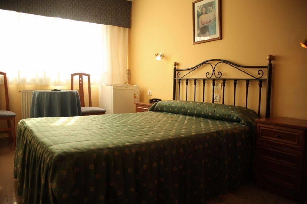 Hostal La Poetisa - Auto Check-In Culleredo Exterior foto